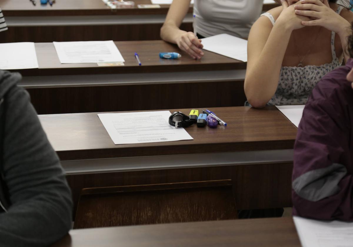 Alumnos en el examen de la EBAU en la Facultad de Ciencias de la Universidad de Salamanca.