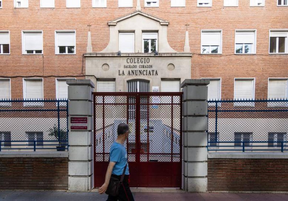 Fachada del colegio de las Dominicas en la capital vallisoletana.