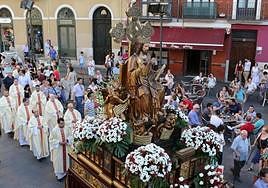 Procesión del Sagrado Corazón saliendo de la Catedral.