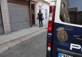 Agentes durante la operación.