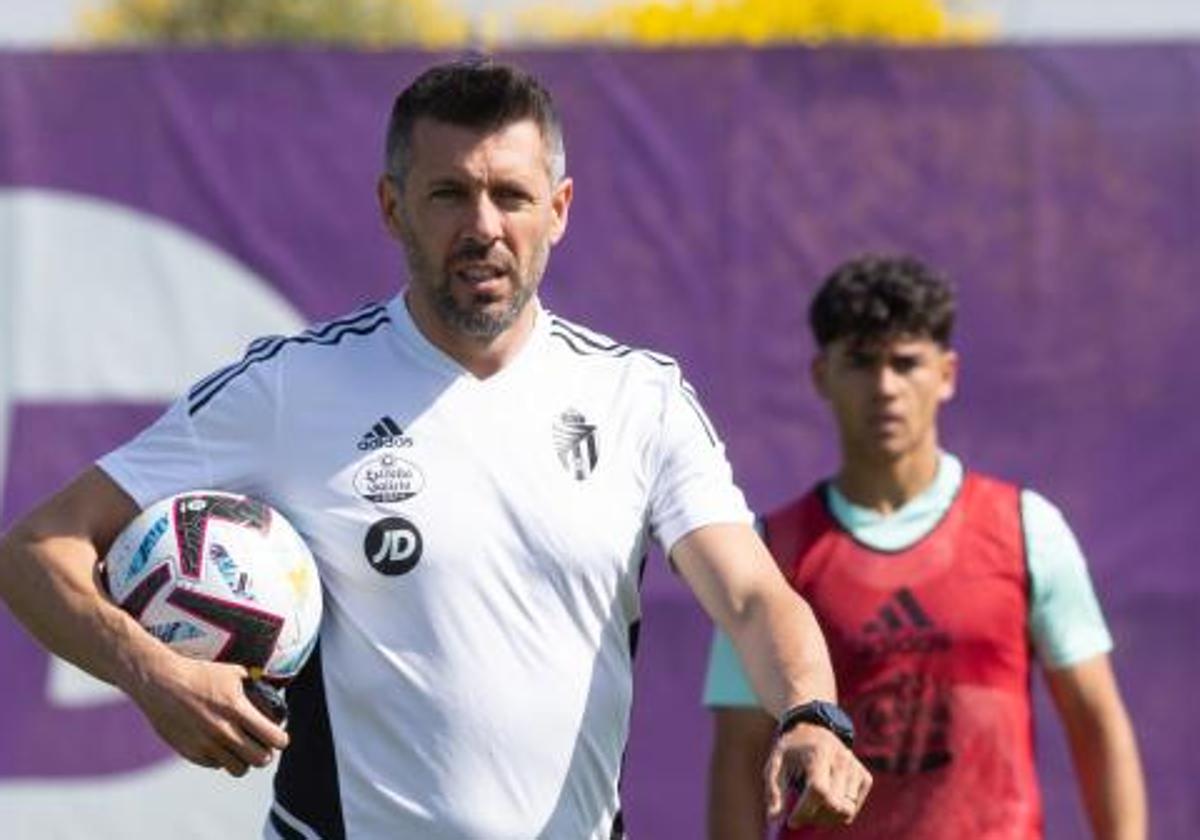 Pezzolano, durante una sesión de entrenamiento con el Real Valladolid