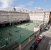 Exalumnos del Lourdes defienden por carta al profesor investigado por «comportamiento inadecuado»