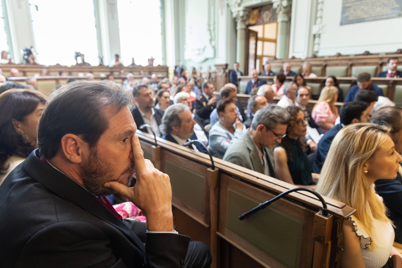 Óscar Puente durante el pleno de investidura.