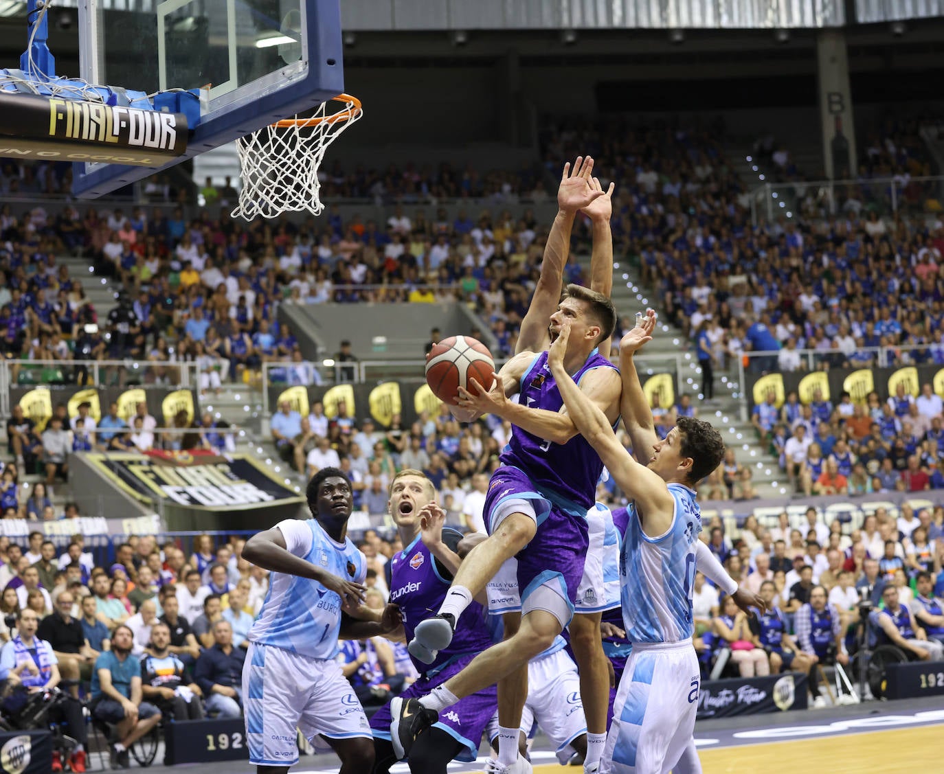 El Palencia Zunder se ha impuesto al Burgos (95 - 83) en la final