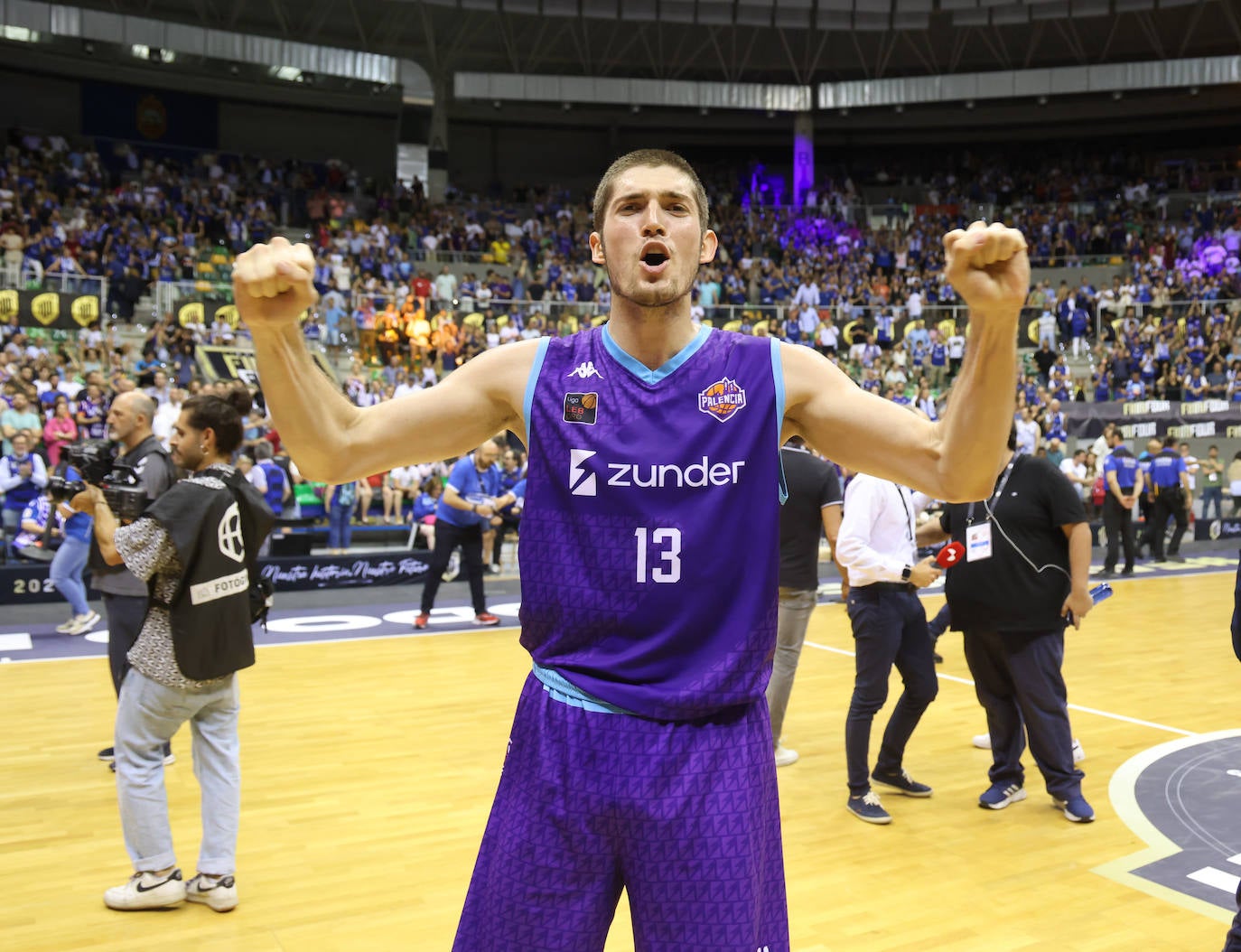 El Palencia Zunder se ha impuesto al Burgos (95 - 83) en la final