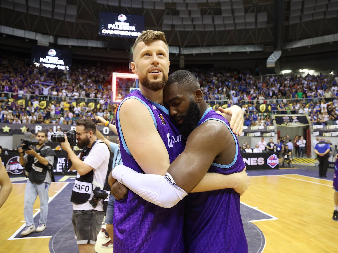 El Palencia Zunder se ha impuesto al Burgos (95 - 83) en la final