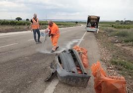 Restos de la furgoneta, en el lugar del accidente.