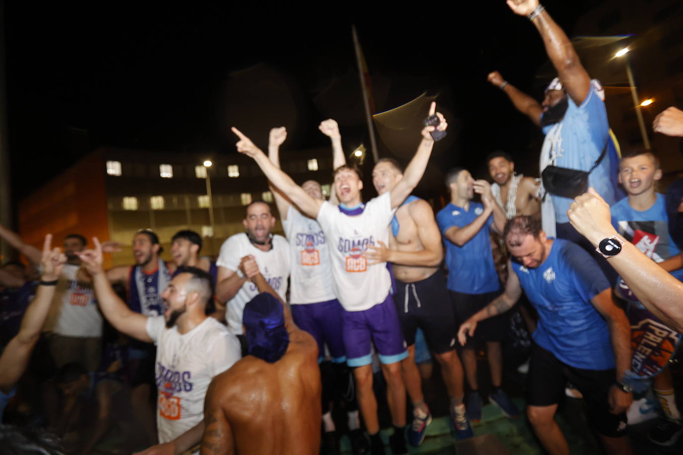 El Zunder Palencia celebra el ascenso a ACB en la Plaza de España