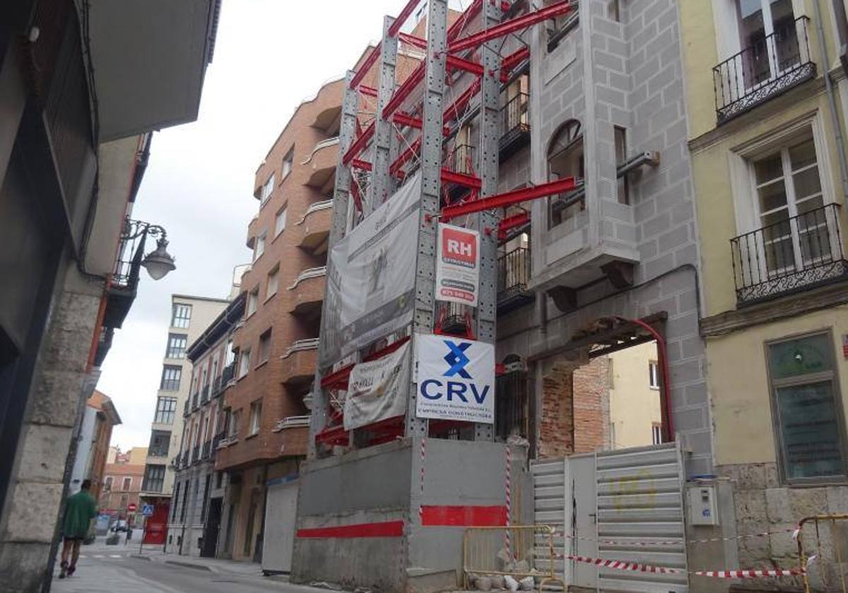 Edificio rehabilitado en la calle Leopoldo Cano.