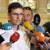 PSOE: «Tenemos alcalde a tiempo parcial y a la extrema derecha a tiempo completo»