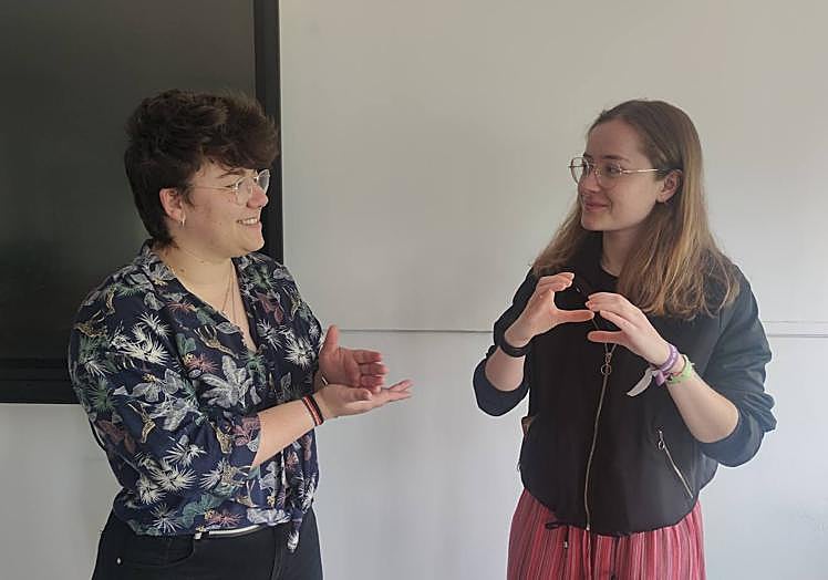 Práctica de lengua de signos del ciclo de Mediación Comunicativa.