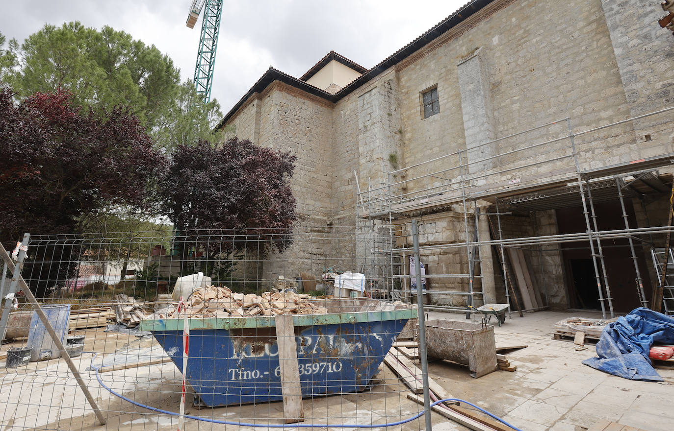 El exterior del Monasterio de Ampudia luce como antes del incendio