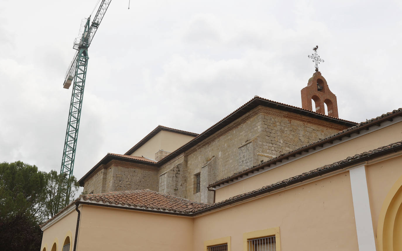 El exterior del Monasterio de Ampudia luce como antes del incendio