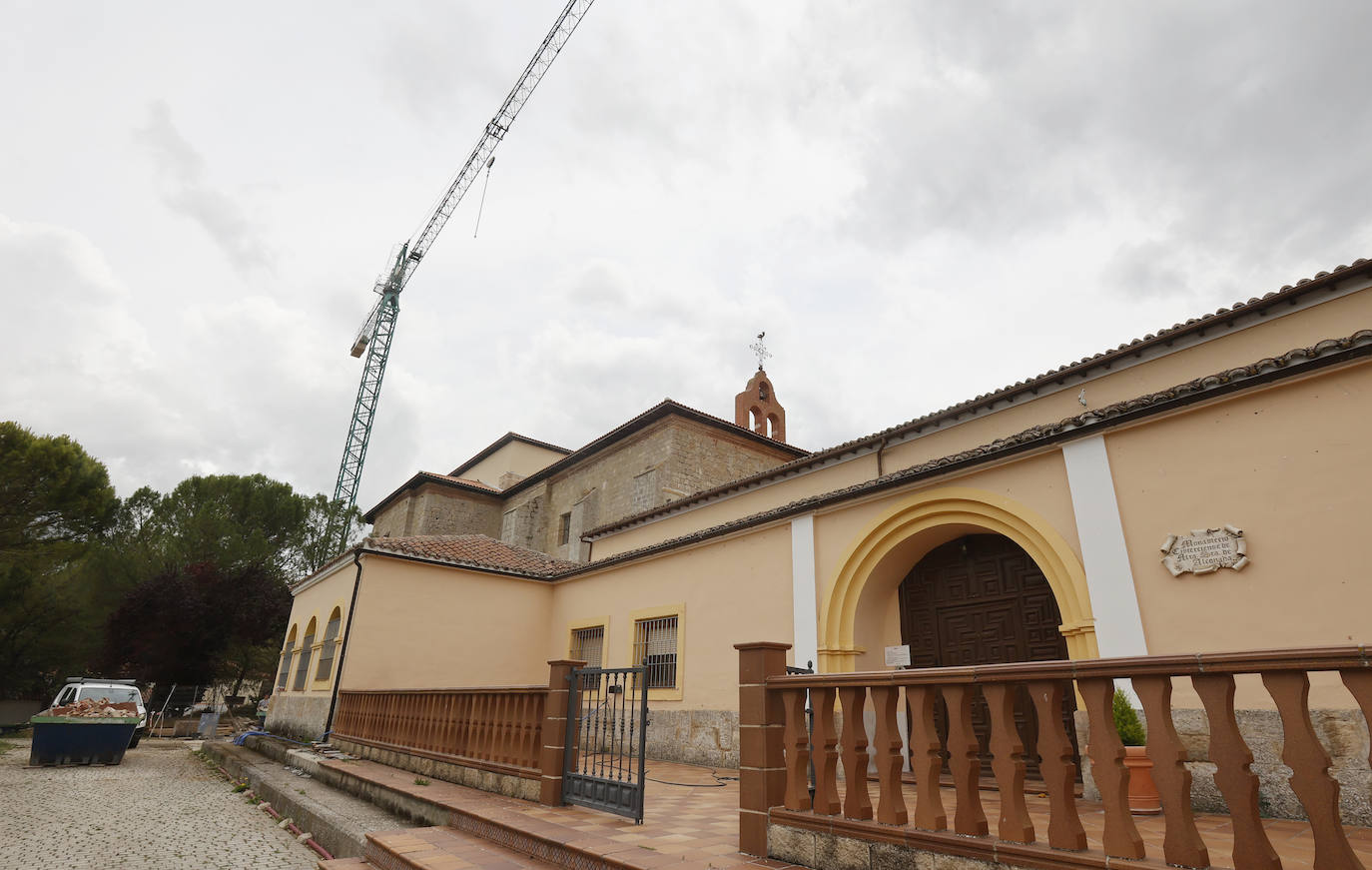 El exterior del Monasterio de Ampudia luce como antes del incendio