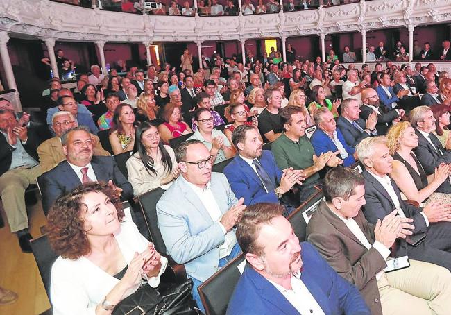 El Teatro Principal se llenó de representantes del mundo económico, empresarial, social, cultural, vecinal e institucional para conmemorar los 35 años de la edición palentina de El norte de Castilla.