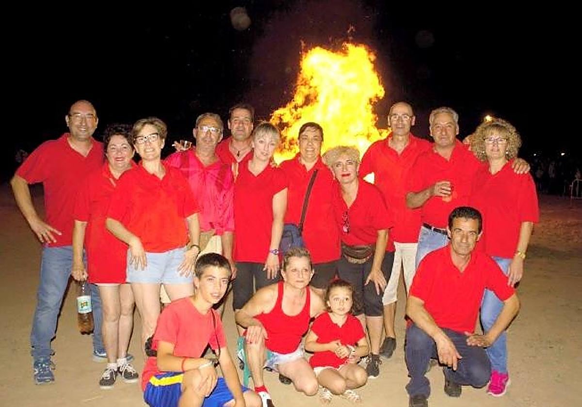 Baños enciende su hoguera de San Juan