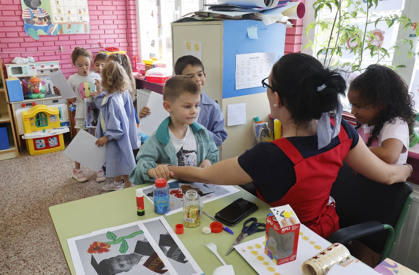 Once nacionalidades conviven y aprenden en las aulas de Paredes de Nava