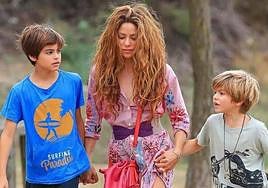 Shakira con sus hijos Milan y Sasha.