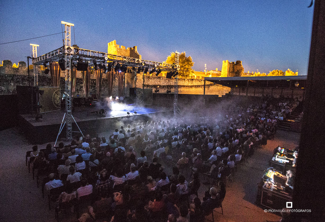 Público en la Corrala de Olmedo, imagen que forma parte de la exposición de este año.