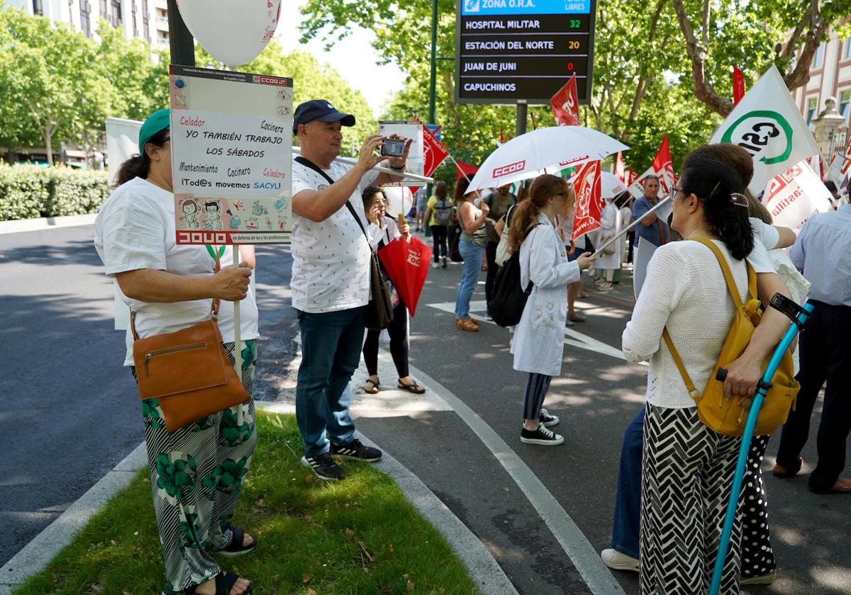 Concentración este viernes ante las puertas de la Consejería de Sanidad.