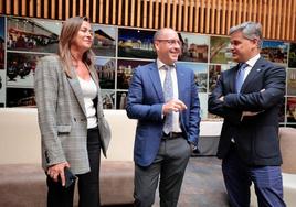 De izquierda a derecha, Raquel González, secretaria general de la Asociación de Hoteles de Valladolid; Francisco de Frutos, presidente, y Luis Martínez, vicepresidente.