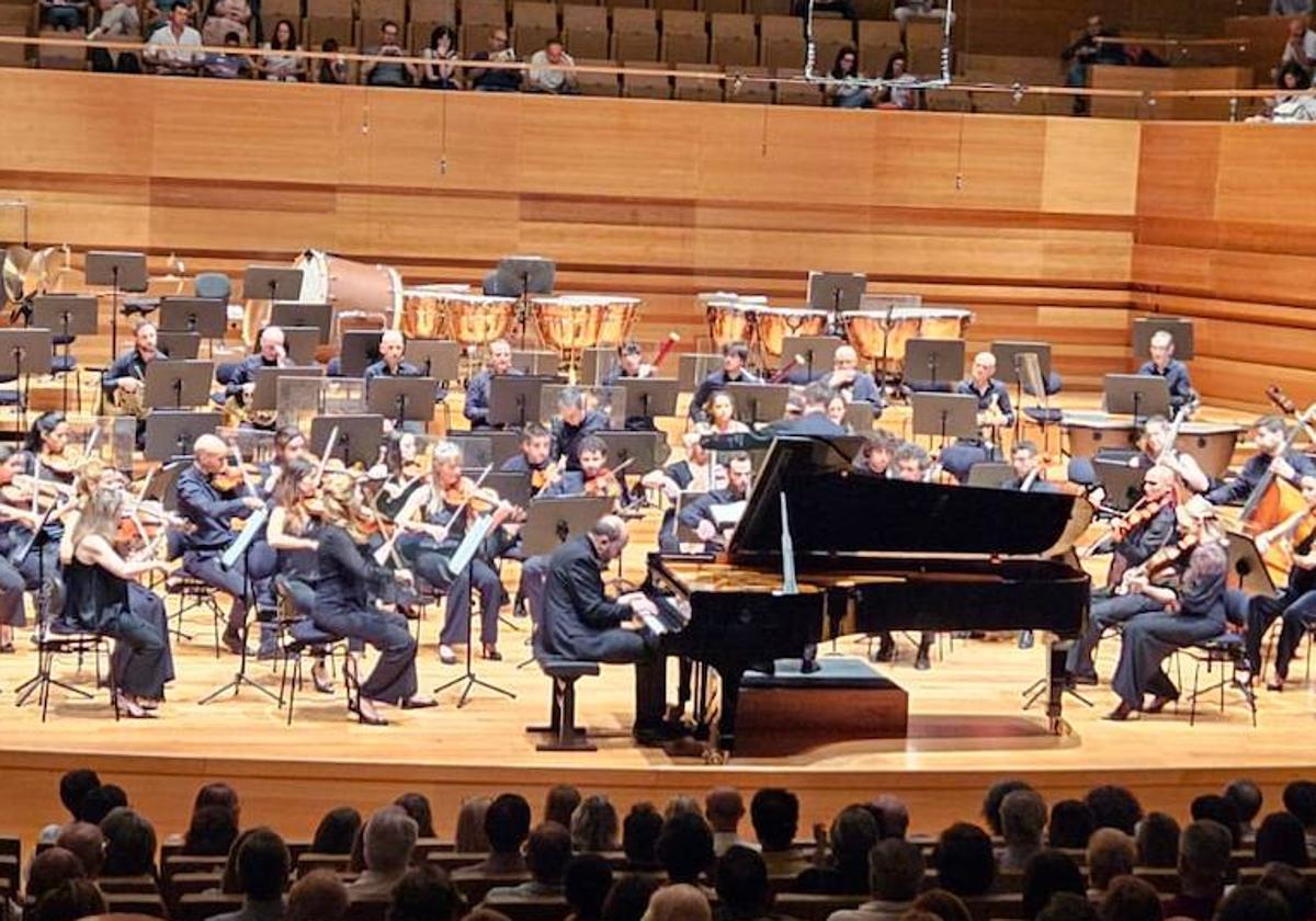 El pianista Kirill Gersetin, durante el concierto de clausura de la temporada de la Orquesta Sinfónica de Castilla y León.