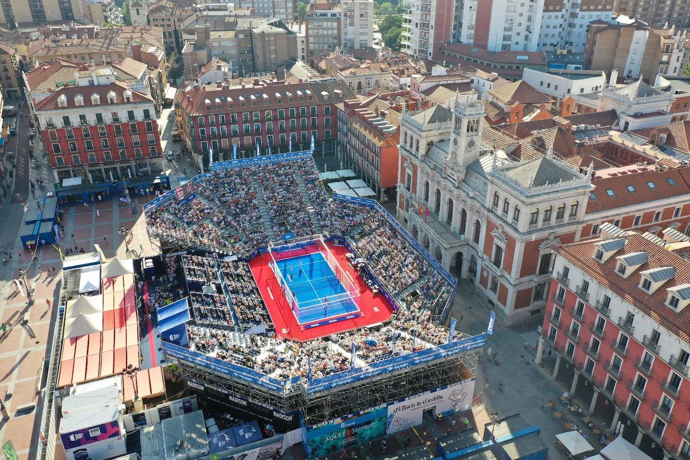 Espectacular vista aérea de la Plaza Mayor de Valladolid durante el World Padel Tour