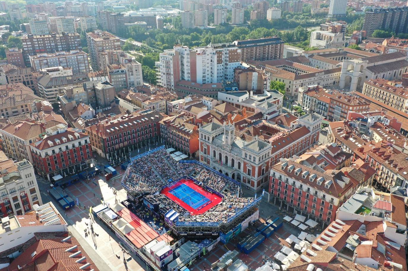 Espectacular vista aérea de la Plaza Mayor de Valladolid durante el World Padel Tour