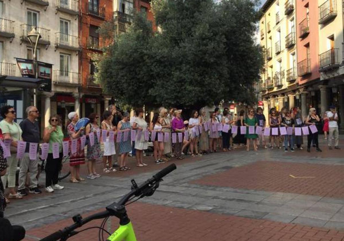 Concentración contra la violencia machista esta tarde en la plaza de Fuente Dorada.