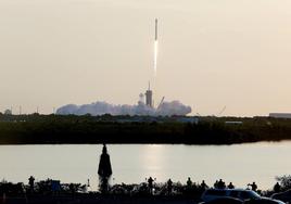 Lanzamiento del cohete Falcon 9 de SpaceX con el que se ponen en órbita los satélites de Starlink.