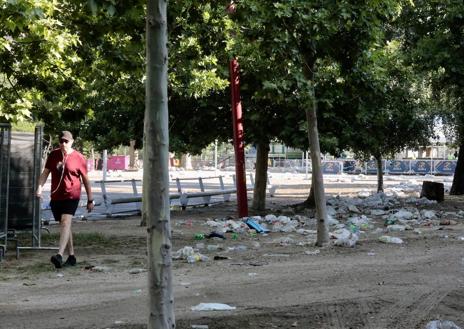 Imagen secundaria 1 - El Ayuntamiento valora en 9.125 euros el coste de la limpieza tras San Juan