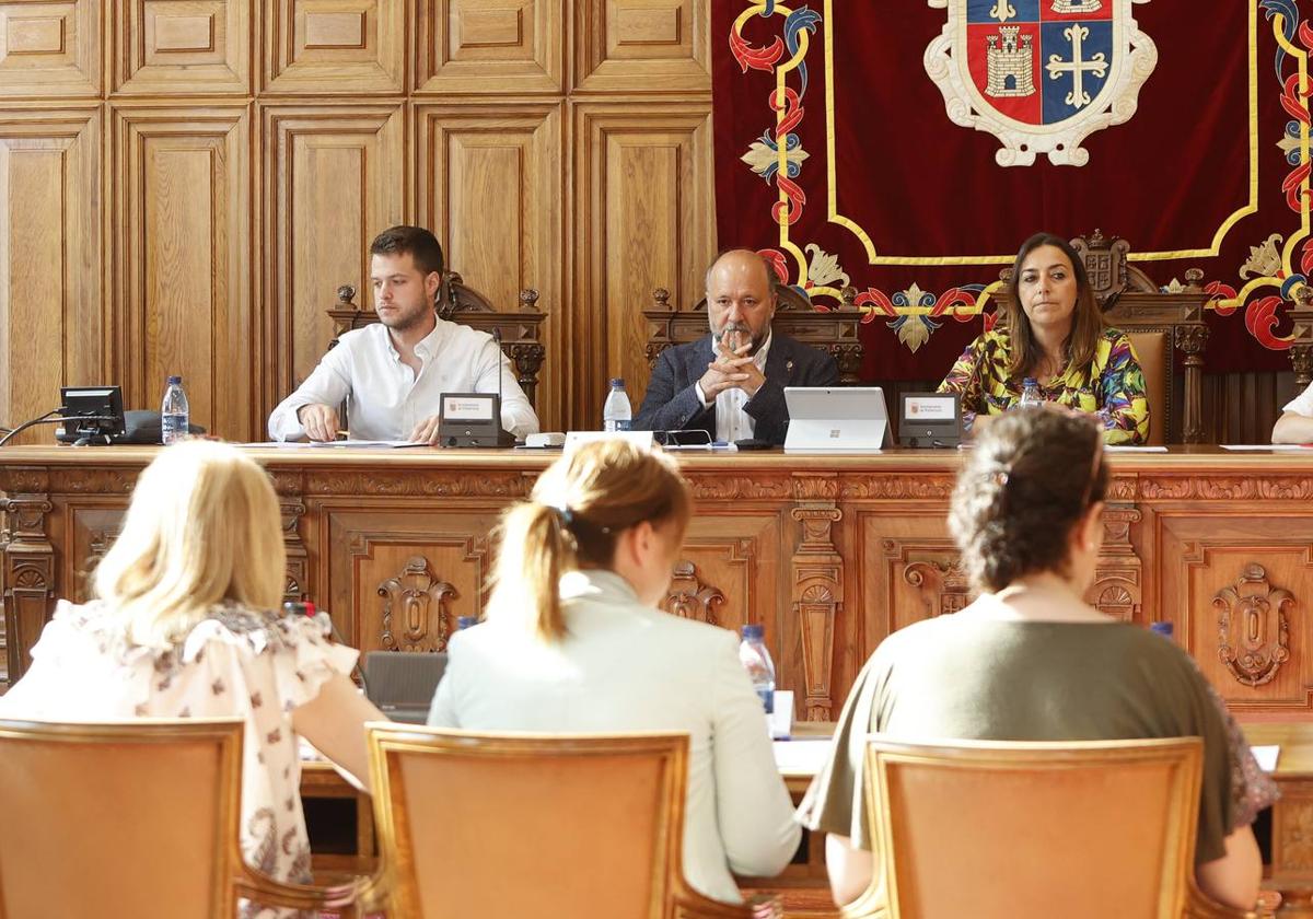 Primer pleno del Ayuntamiento de Palencia tras la constitución de la corporación municipal