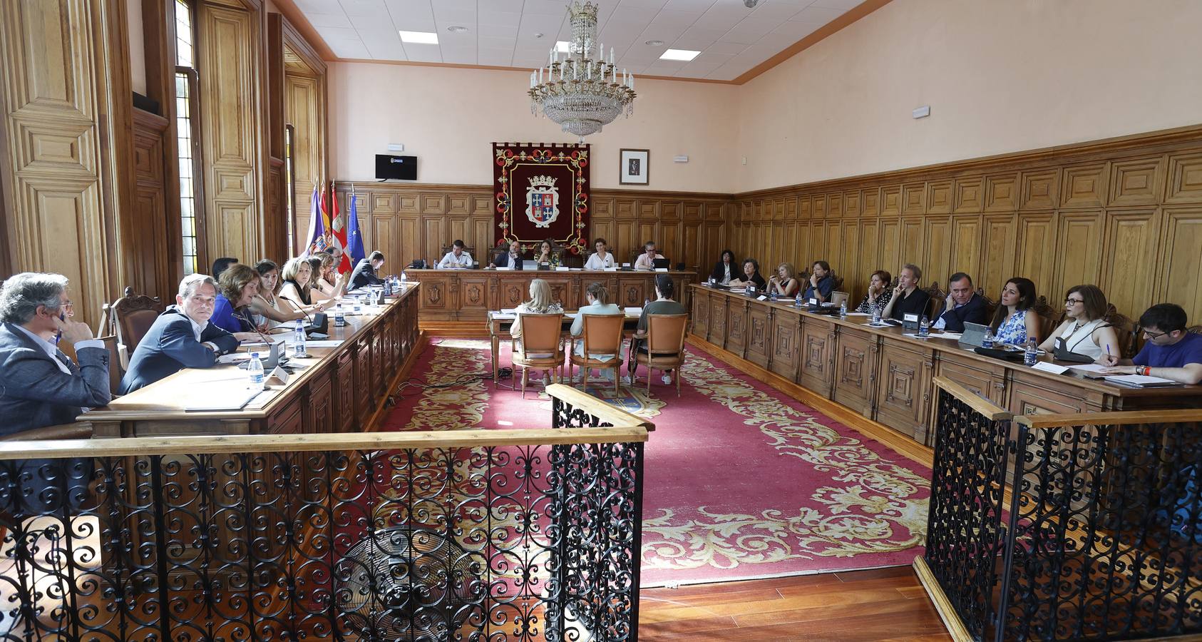 Primer pleno del Ayuntamiento de Palencia tras la constitución de la corporación municipal