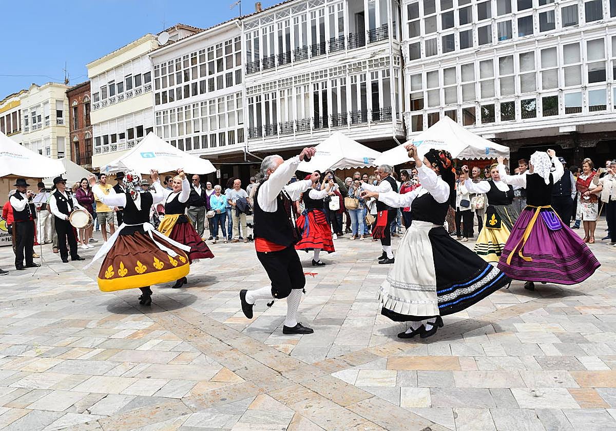 Jotas en la plaza de España de Aguilar el año pasado.