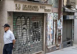 Comercios cerrados en el centro de Segovia capital.