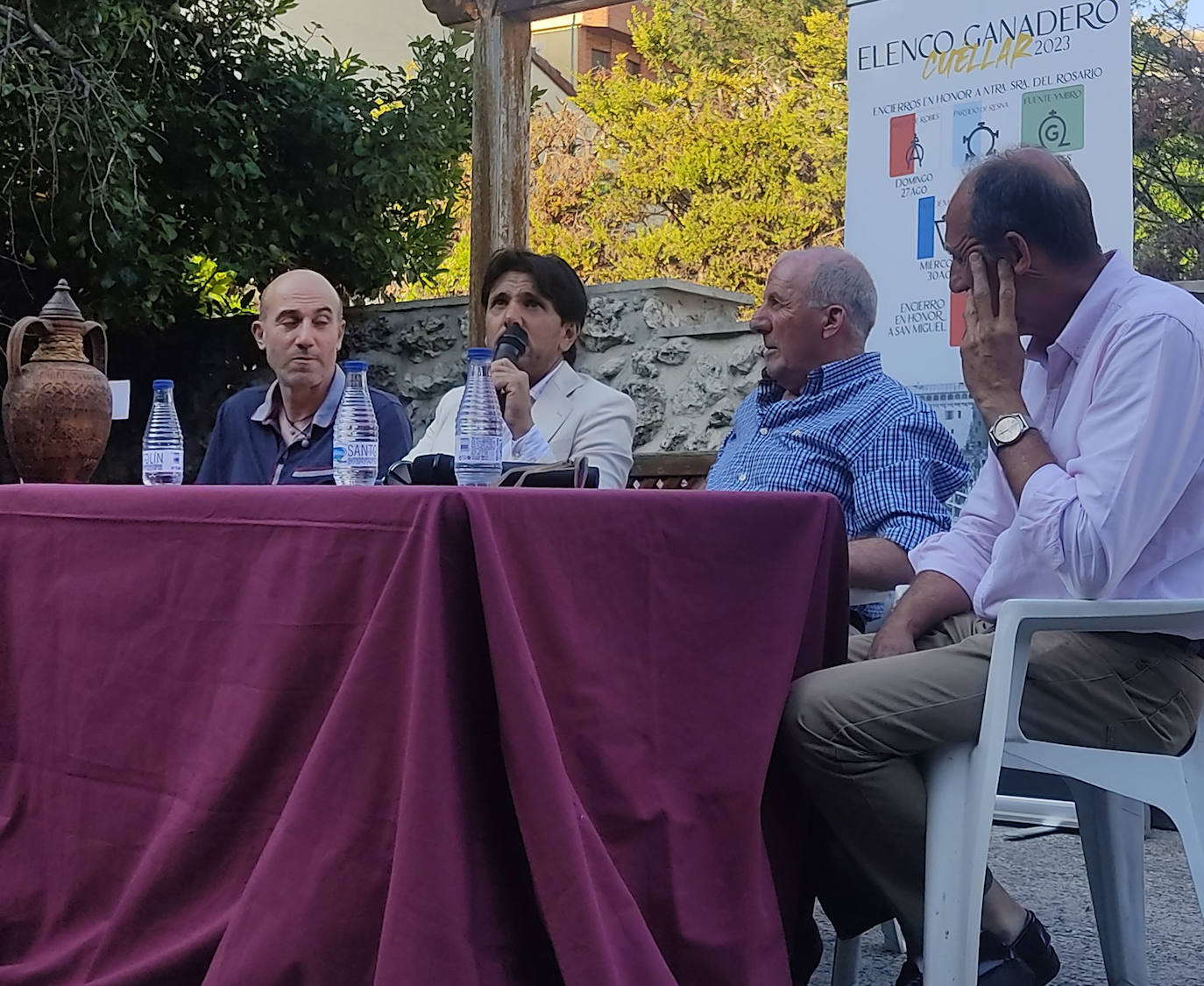 Diego Ventura, en el centro, durante el acto celebrado en Cuéllar.