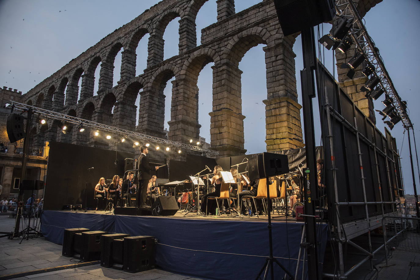 La música protagoniza el martes de fiestas