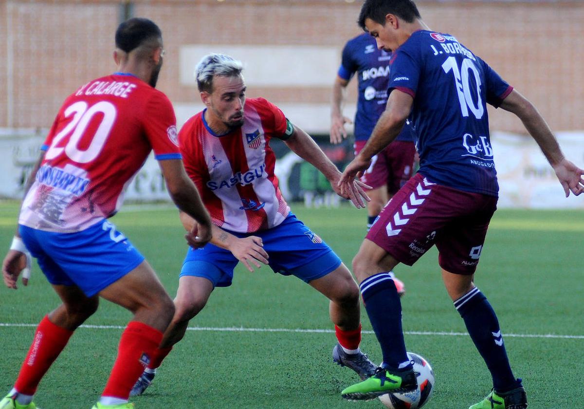 Borrego, durante el partido disputado ante el Navalcarnero en césped artificial.