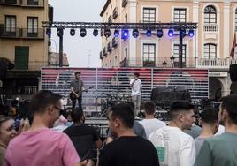 Ambiente en la Plaza Mayor durante el certamen Juancho Galera.