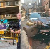 Se empotra contra un escaparate del centro al salir del garaje y da positivo en alcohol