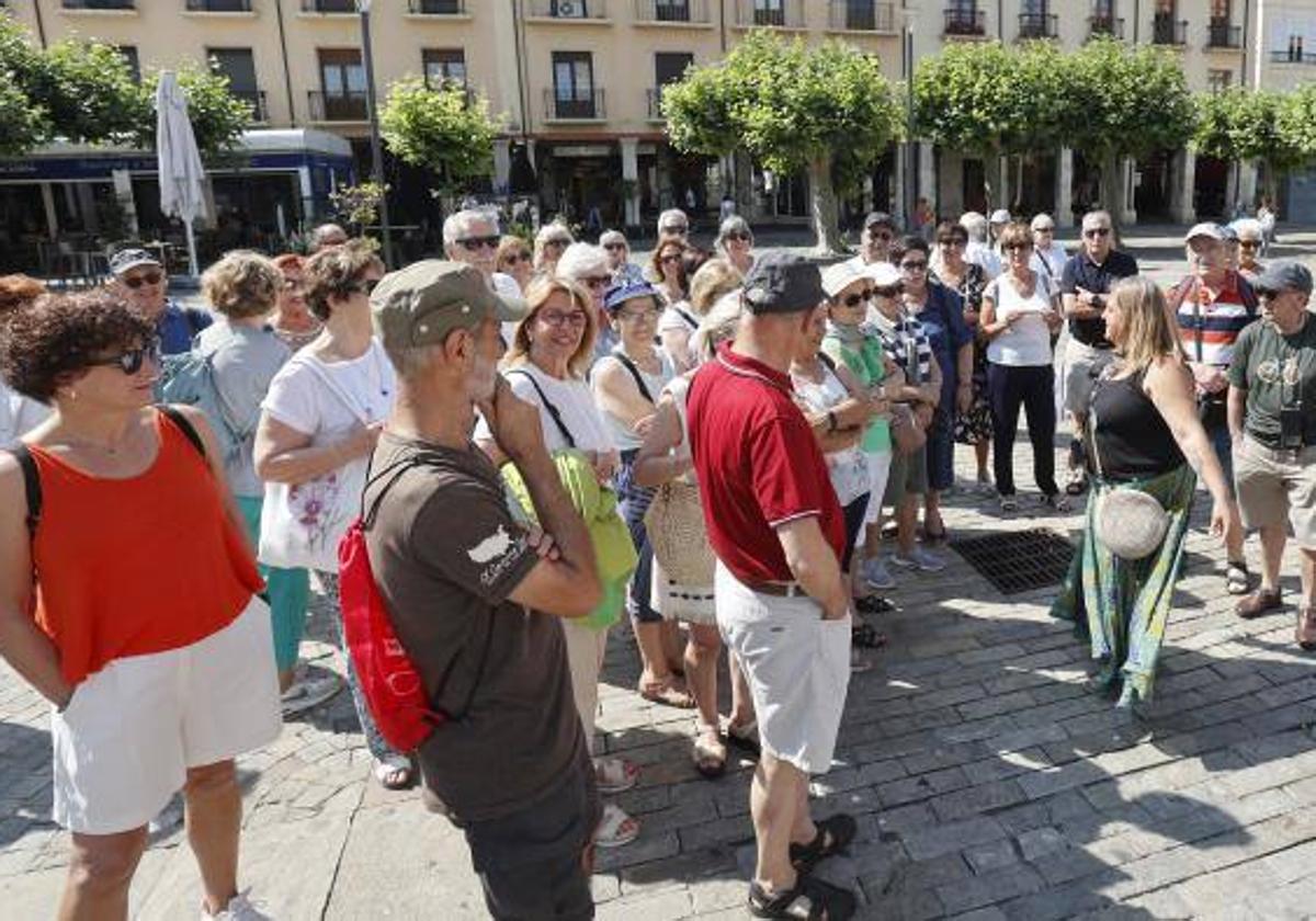 Un grupo de turistas, hace unos días en Palencia capital.