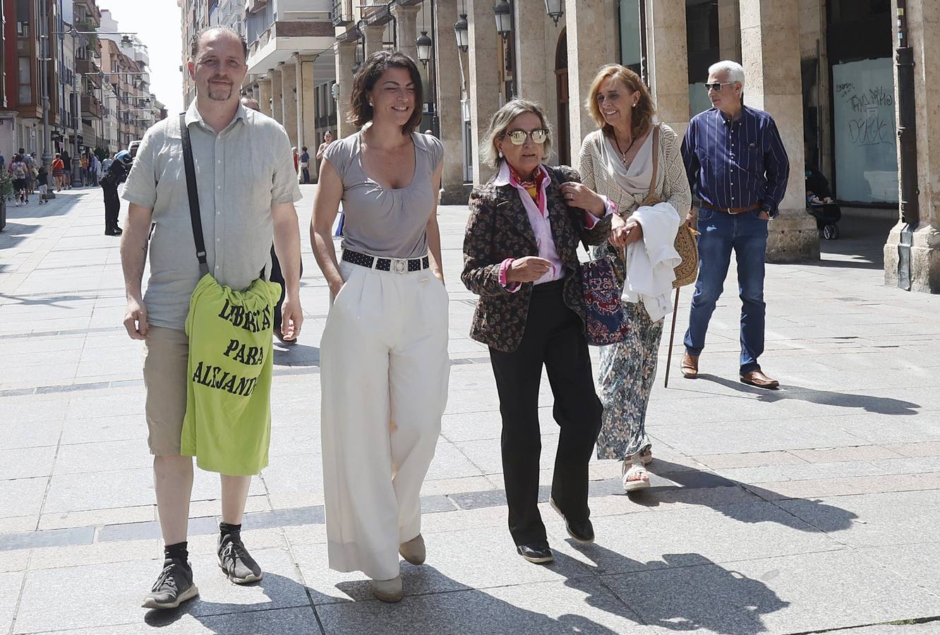 Macarena Olona visita Palencia para arropar a su candidato al Congreso