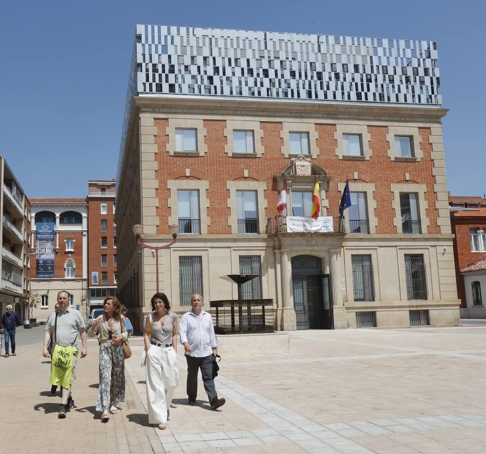 Macarena Olona visita Palencia para arropar a su candidato al Congreso