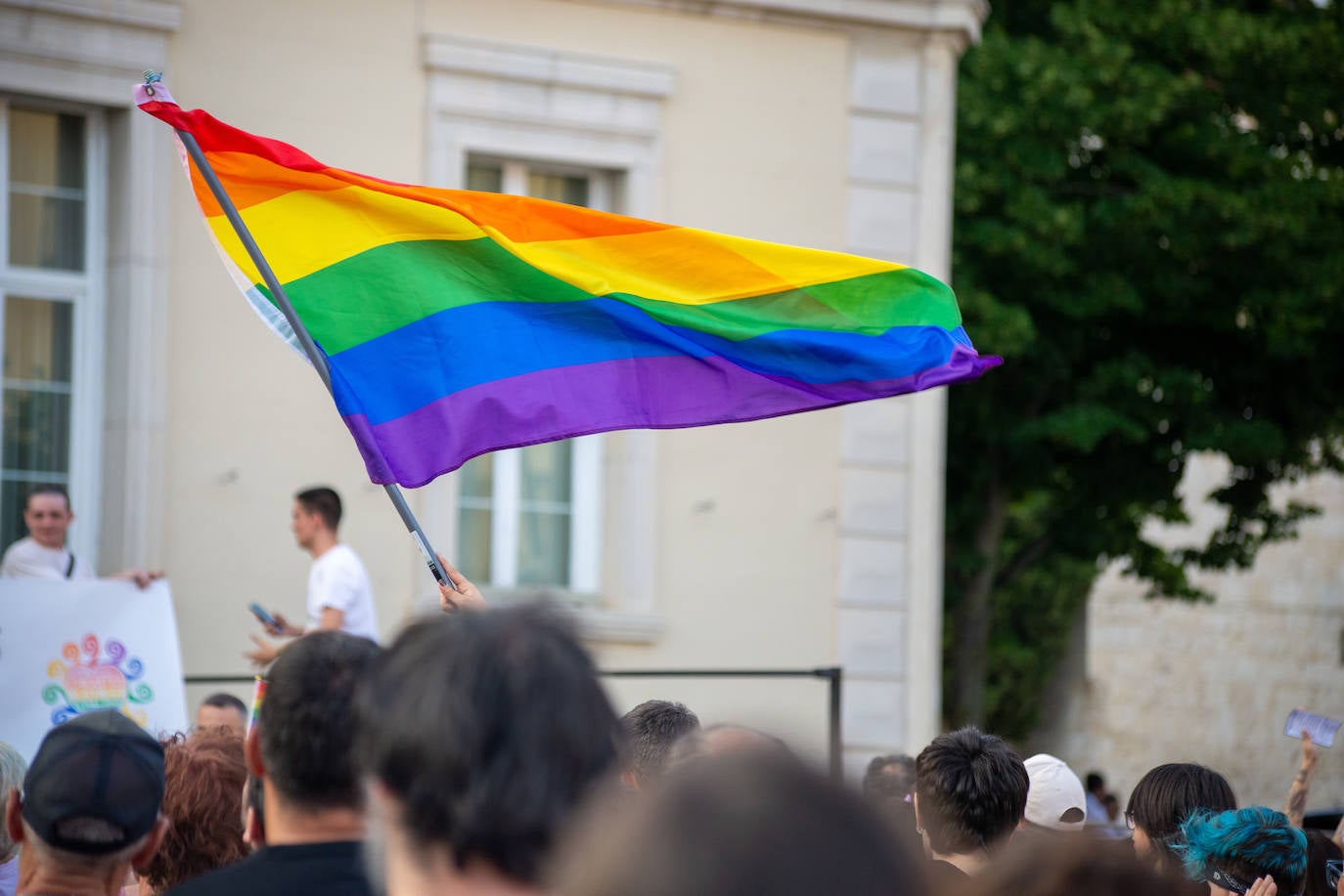 El Día del Orgullo tiñe de arcoíris las calles de Palencia