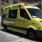 Un trabajador sufre quemaduras en el cuello al arder una máquina de soldar