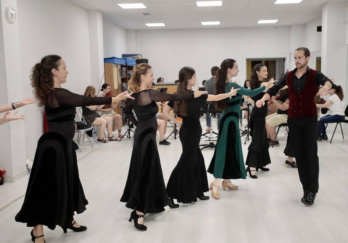 &#039;El amor brujo&#039; a cargo de la Orquesta de la Universidad de Valladolid y del Ballet Español