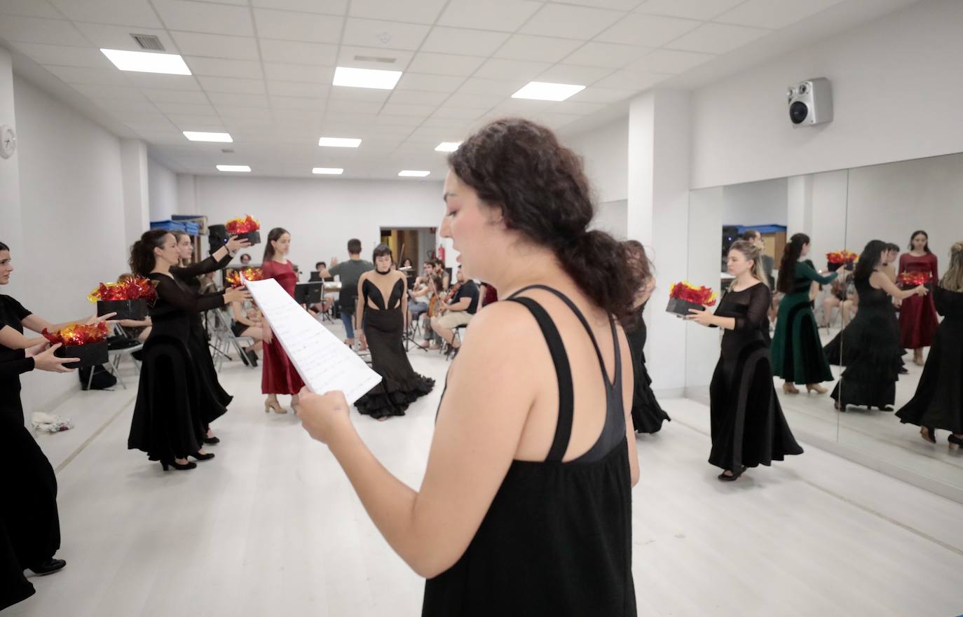 &#039;El amor brujo&#039; a cargo de la Orquesta de la Universidad de Valladolid y del Ballet Español