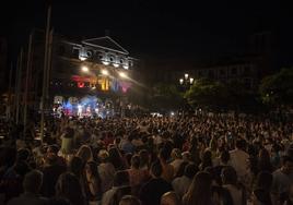 Concierto de Vicco en la Plaza Mayor de Segovia.