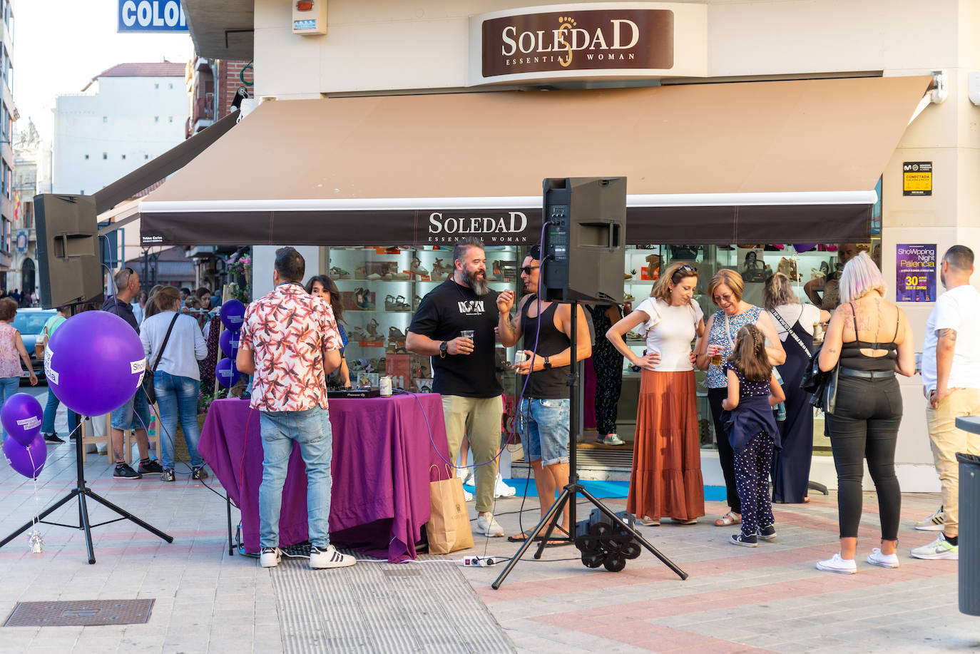 Palencia se va de compras por la noche