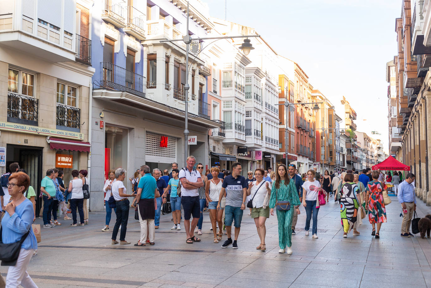 Palencia se va de compras por la noche